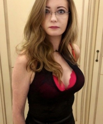 Раскрепощенная дама с большим опытом и страстью приглашает провести время в атмосфере похотливых утех. Обещаю, будет жарко! 264, 43 года