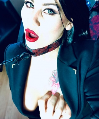 Мое обаяние и страсть покорят даже самого требовательного мужчину. У меня широкий спектр услуг, которые превратят нашу встречу в незабываемый опыт. В моём арсенале есть массаж, стриптиз, ролевые игры и многое другое. Мои клиенты говорят о моей непревзойденной красоте и отличной физической форме. Мои фото подтверждают это. Жду встречи с тобой в Москве, чтобы сделать твои фантазии реальностью. 💋🌹 309, 38 лет